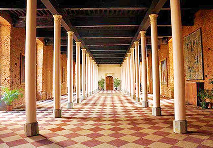 La salle des colonnes (Hôtel Dieu St-Jacques - Toulouse)